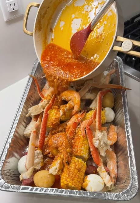Which Restaurants Offer Cajun Seafood Boil Combos With Sides Included?
